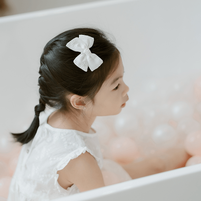 Ferris Embroidery - Petit Pinwheel Bow